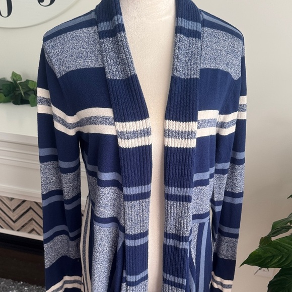 St. John's Bay Navy and Gray Knit Cardigan - Picture 4 of 4
